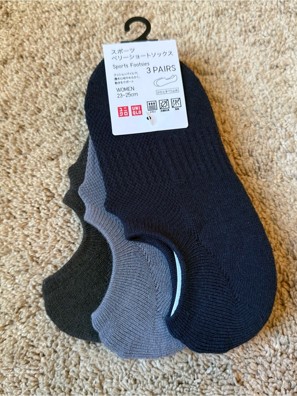 UNIQLO Women’s 3-Pack Sport Pile Footsies Socks — Black, Charcoal, Gray